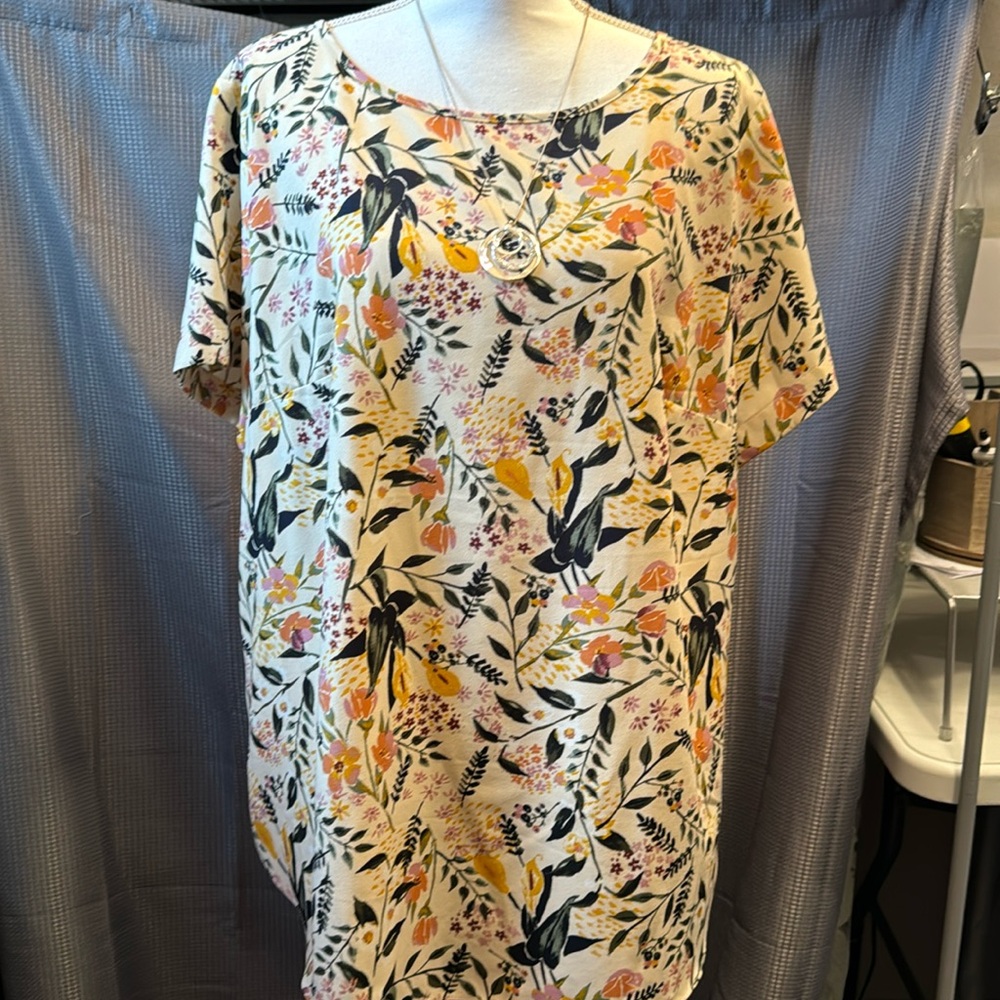 Ava & Viv button back top